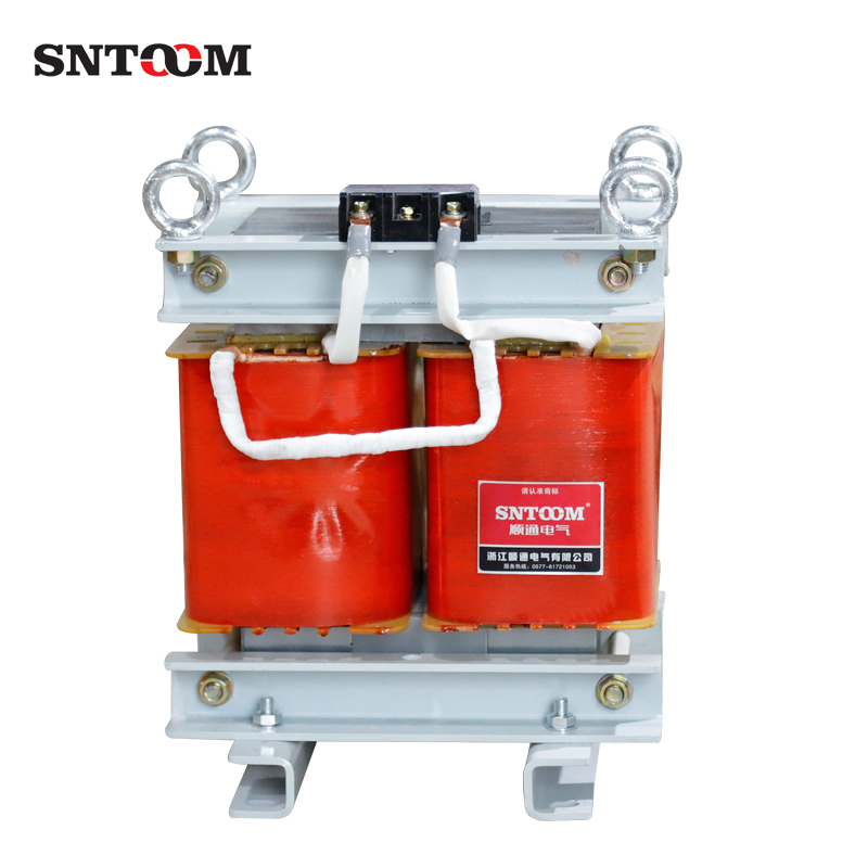 ¿Debería alimentar la carga con un transformador de aislamiento?